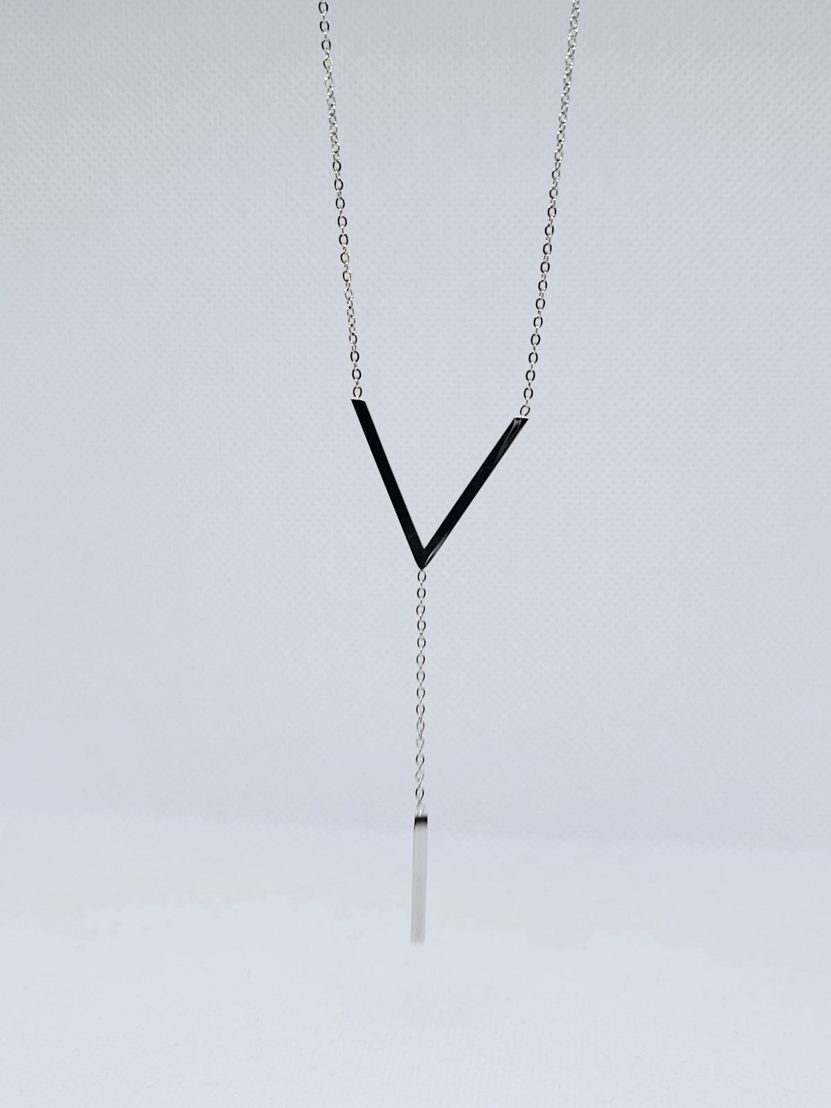 Collier doré en V minimaliste