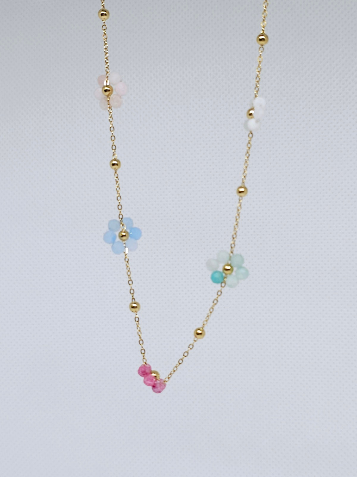 Collier fleurs perles multicolores doré