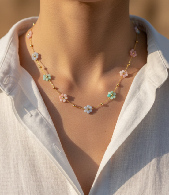 Collier fleurs perles multicolores doré