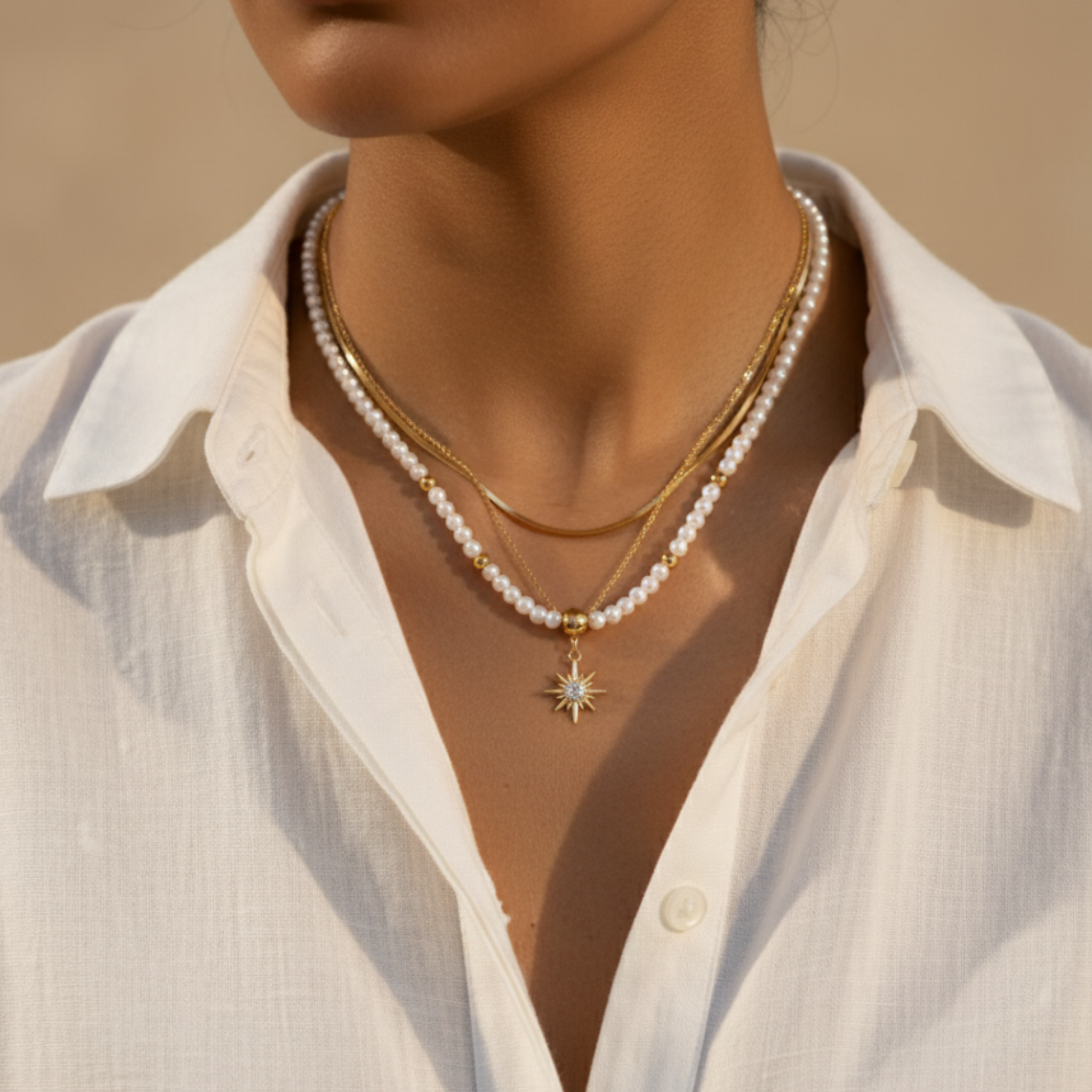 Collier doré soleil perles blanches