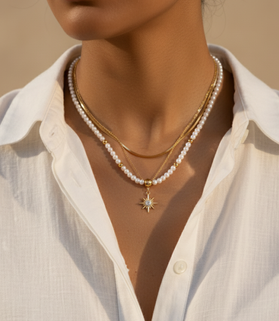 Collier doré soleil perles blanches