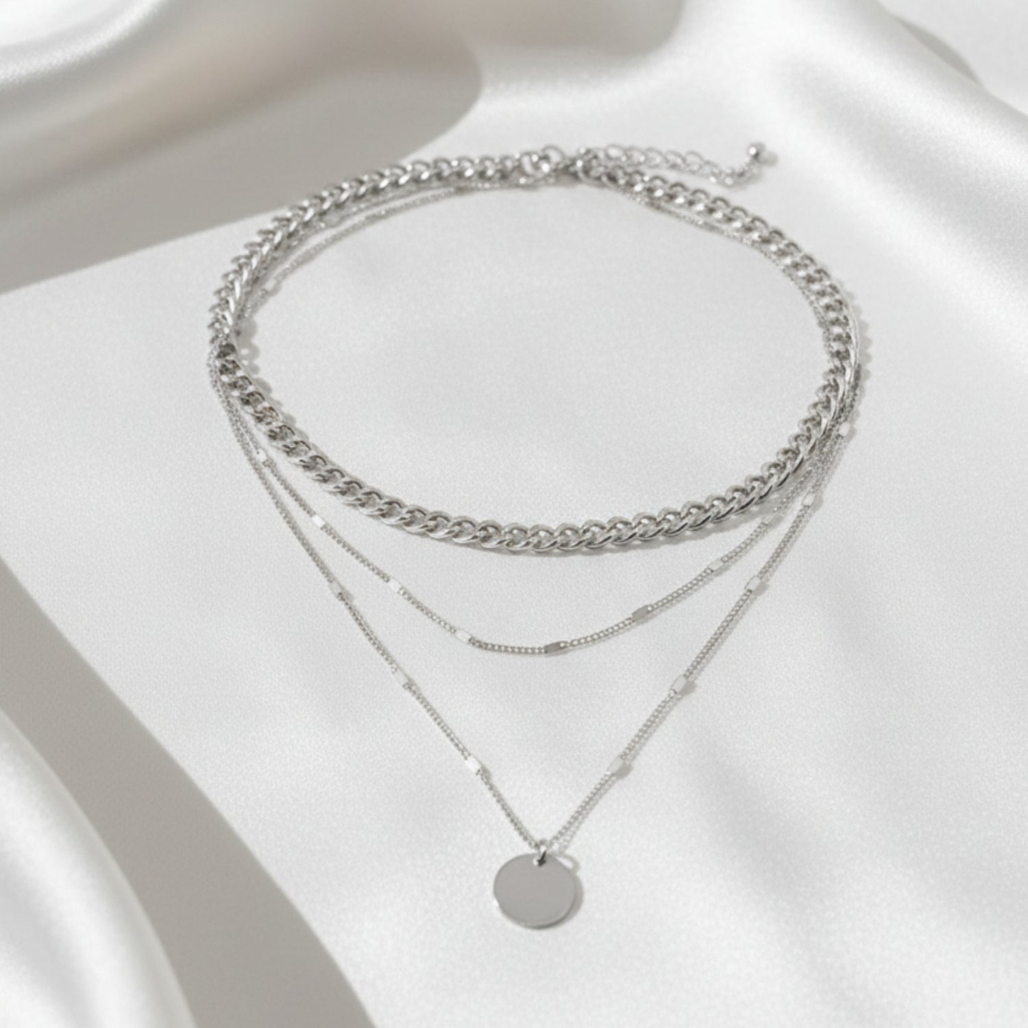 Collier superposé argent style minimaliste pour femmes