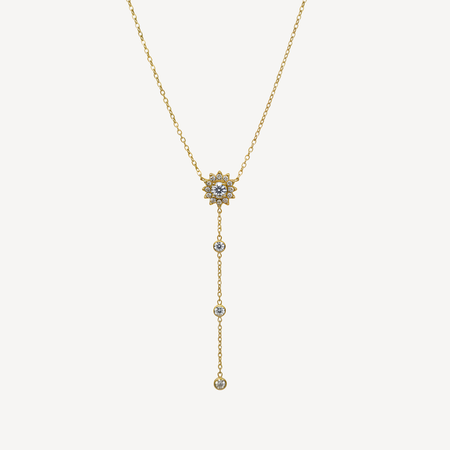 Collier doré fin avec strass scintillant
