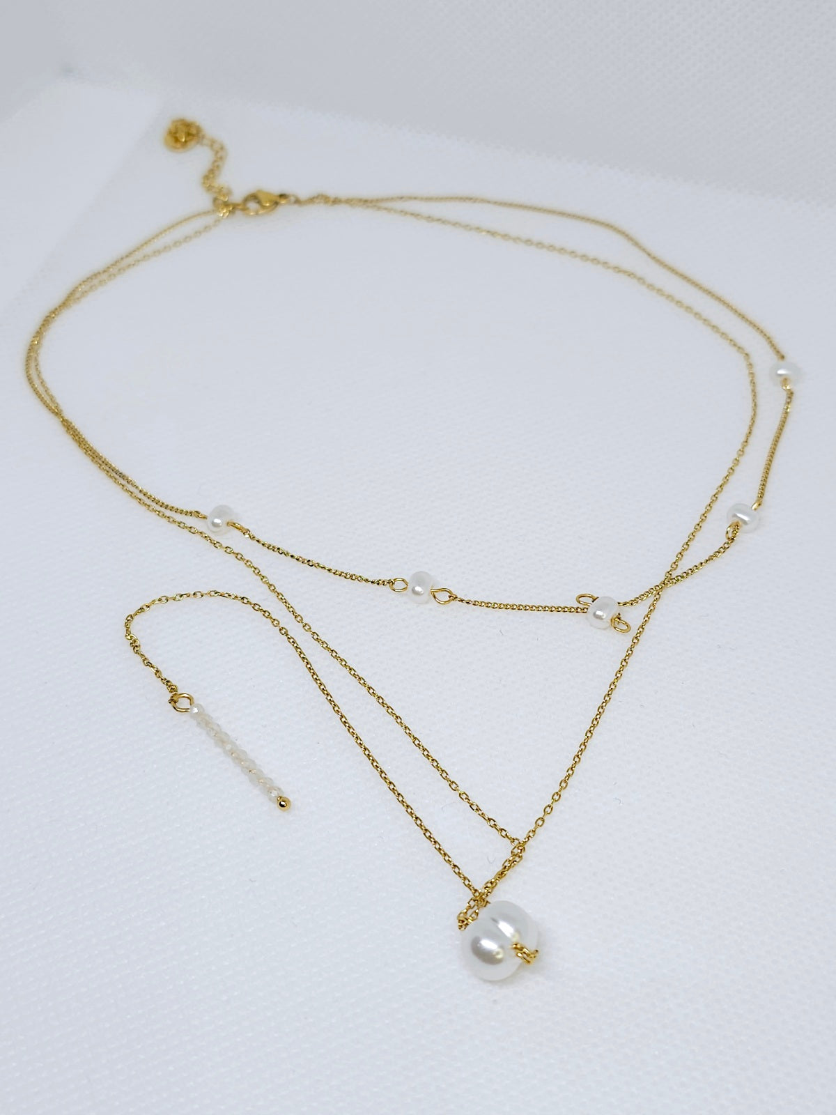 Collier doré à perles délicates