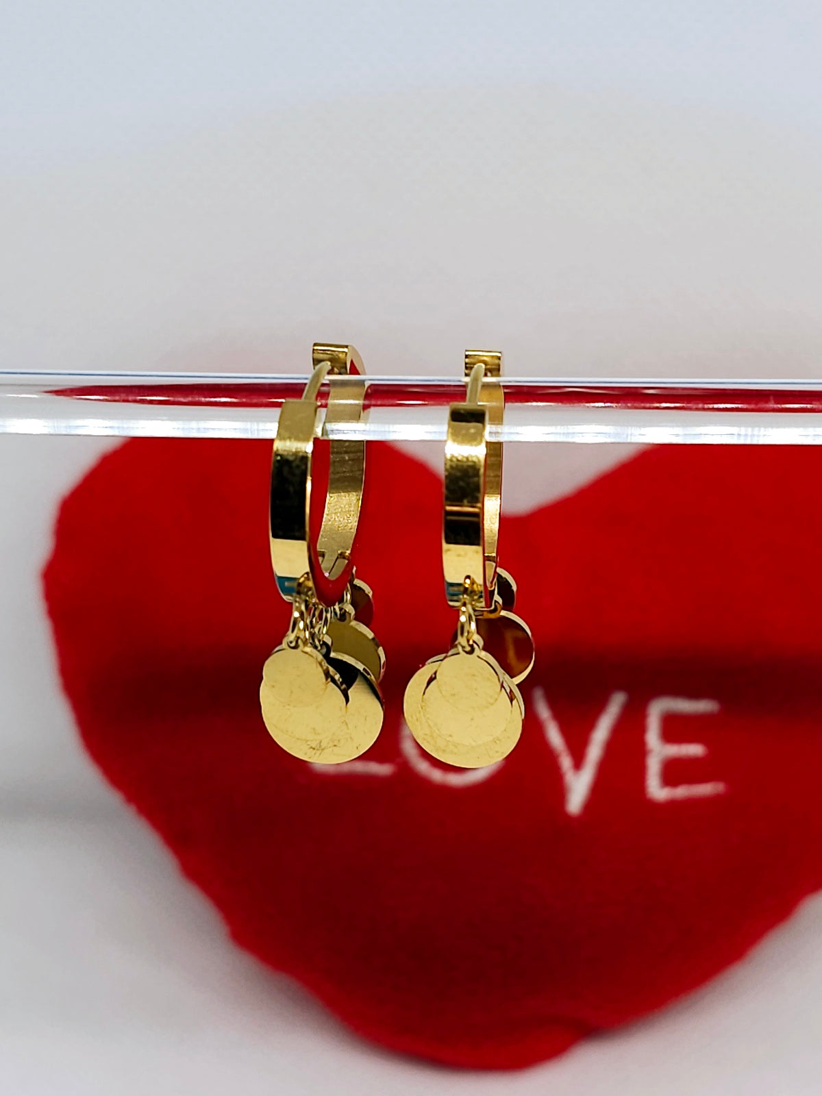 Boucles d’oreilles créoles dorées pendantes