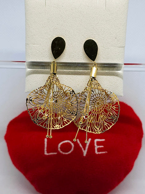 Boucles d’oreilles dorées fleur ajourée