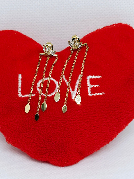 Boucles d’oreilles pendantes dorées élégantes