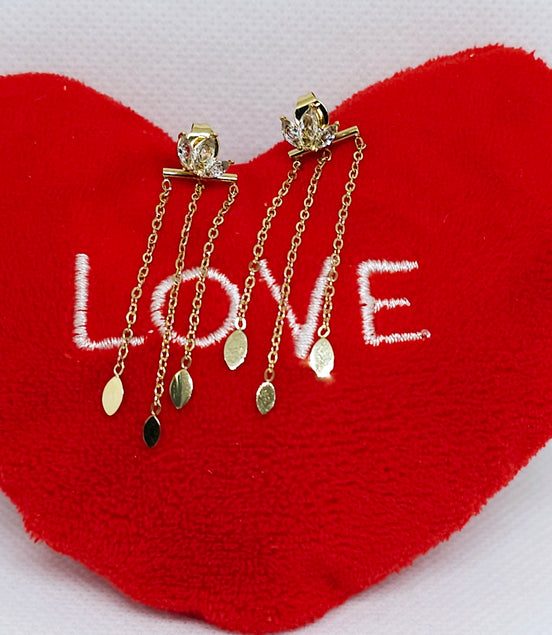 Boucles d’oreilles pendantes dorées élégantes