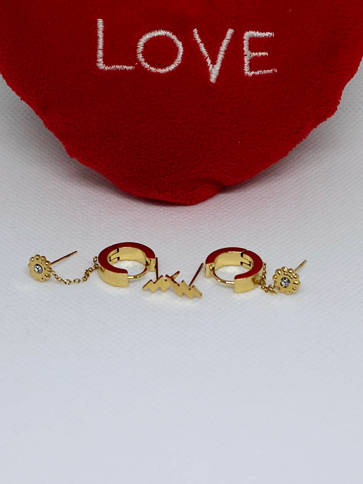 Boucles d’oreilles dorées motif montagne