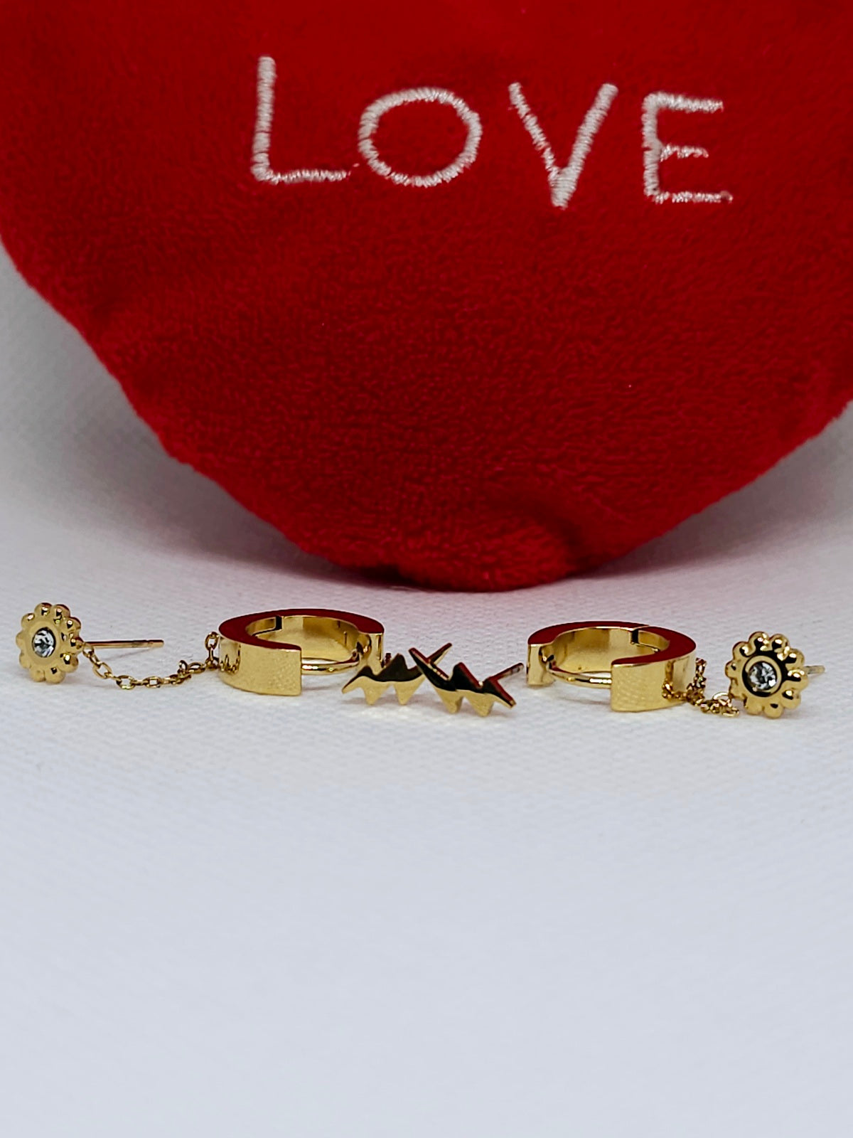 Boucles d’oreilles dorées motif montagne