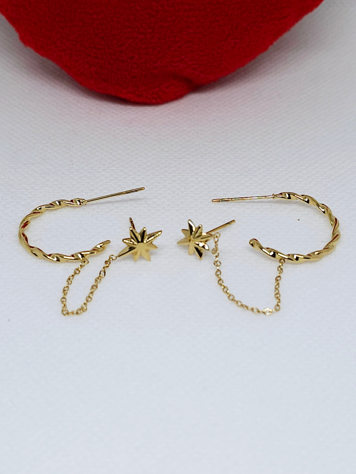 Boucles d’oreilles dorées étoilées élégantes