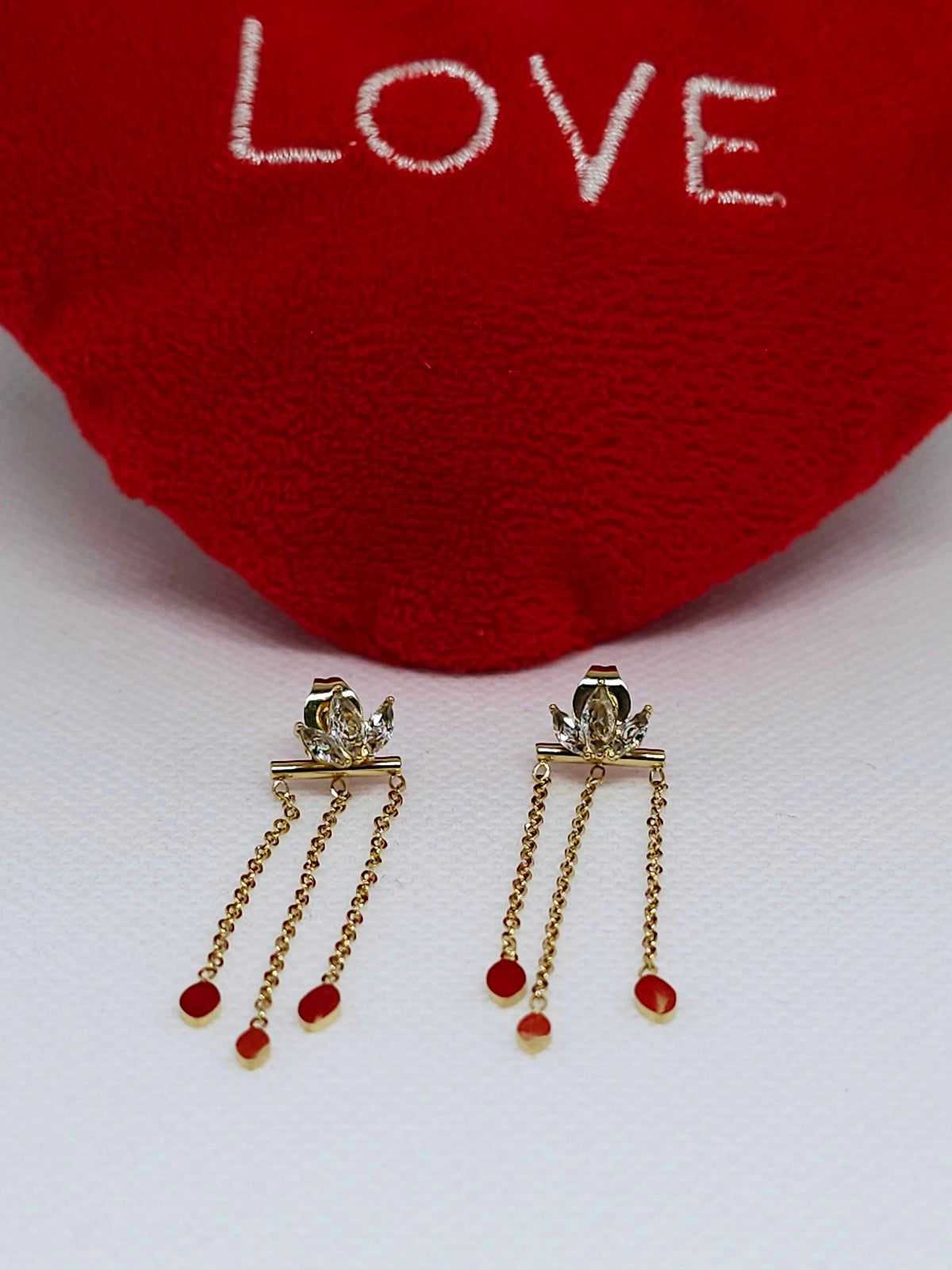 Boucles d’oreilles pendantes dorées élégantes
